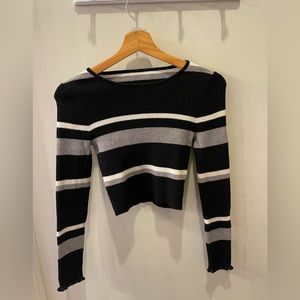 Knit long sleeve ruffled sleeve ends